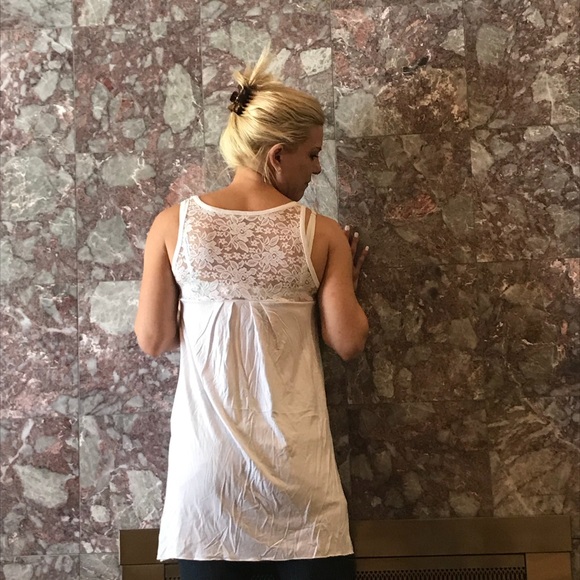 Flower white top - Picture 4 of 8